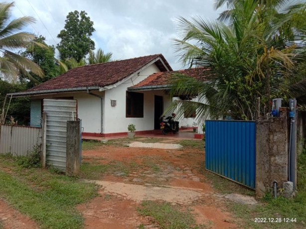 Land with House for Sale in Anangoda.