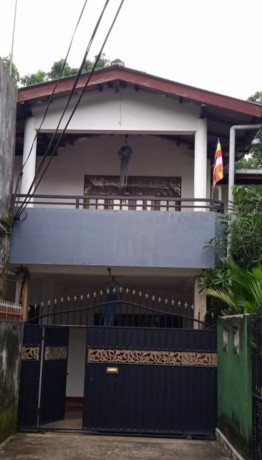 House for sale in Thalapathpitiya
