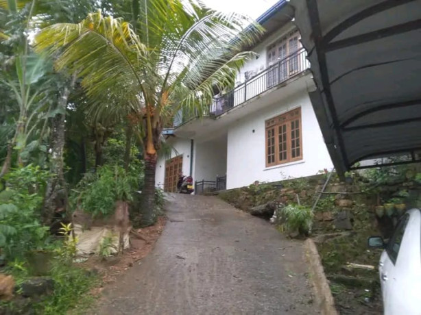 House with land sale in Gampola