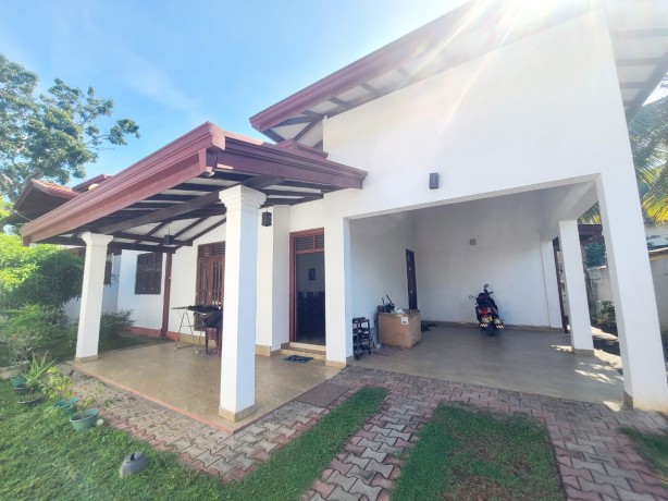 House For Sale in Kahathuduwa.