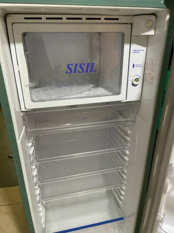 Used Sisil Refrigerator 220L