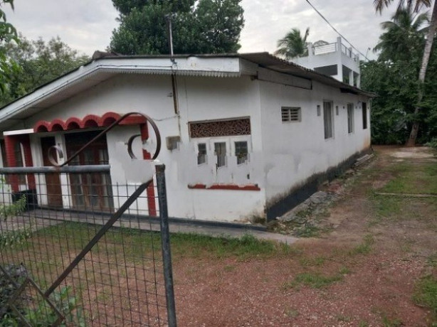 Land with House For Sale in Thalawathugoda